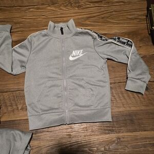 Nike Gray Zip-Up Jacket And Pants